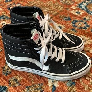 Vans SK8-HI skateboard shoes!! Size 8 woman’s/6.5 mens. Great Condition.